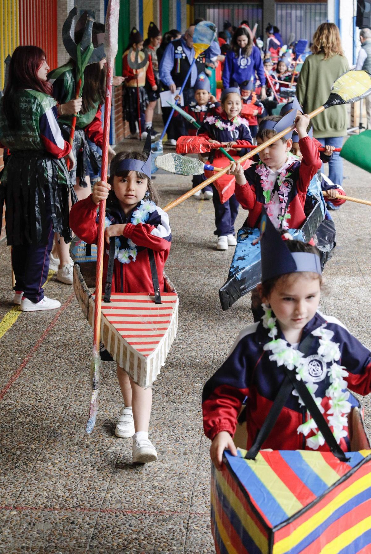 Los alumnos del colegio San Miguel recrean el Descenso del Sella (en imágenes)