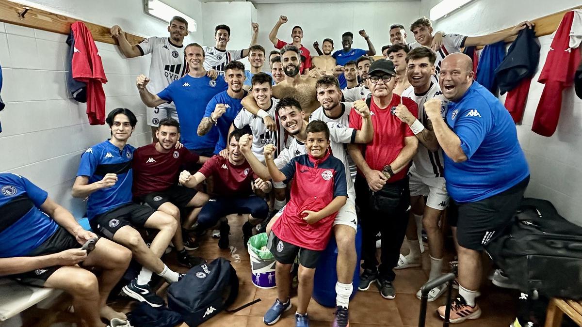 Los integrantes del Extremadura celebran el pase a la final.