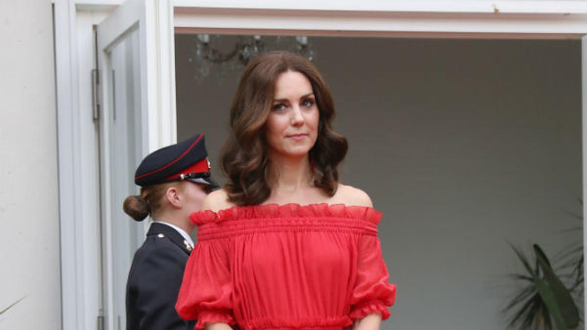 Kate Middleton con vestido rojo de Alexander McQueen