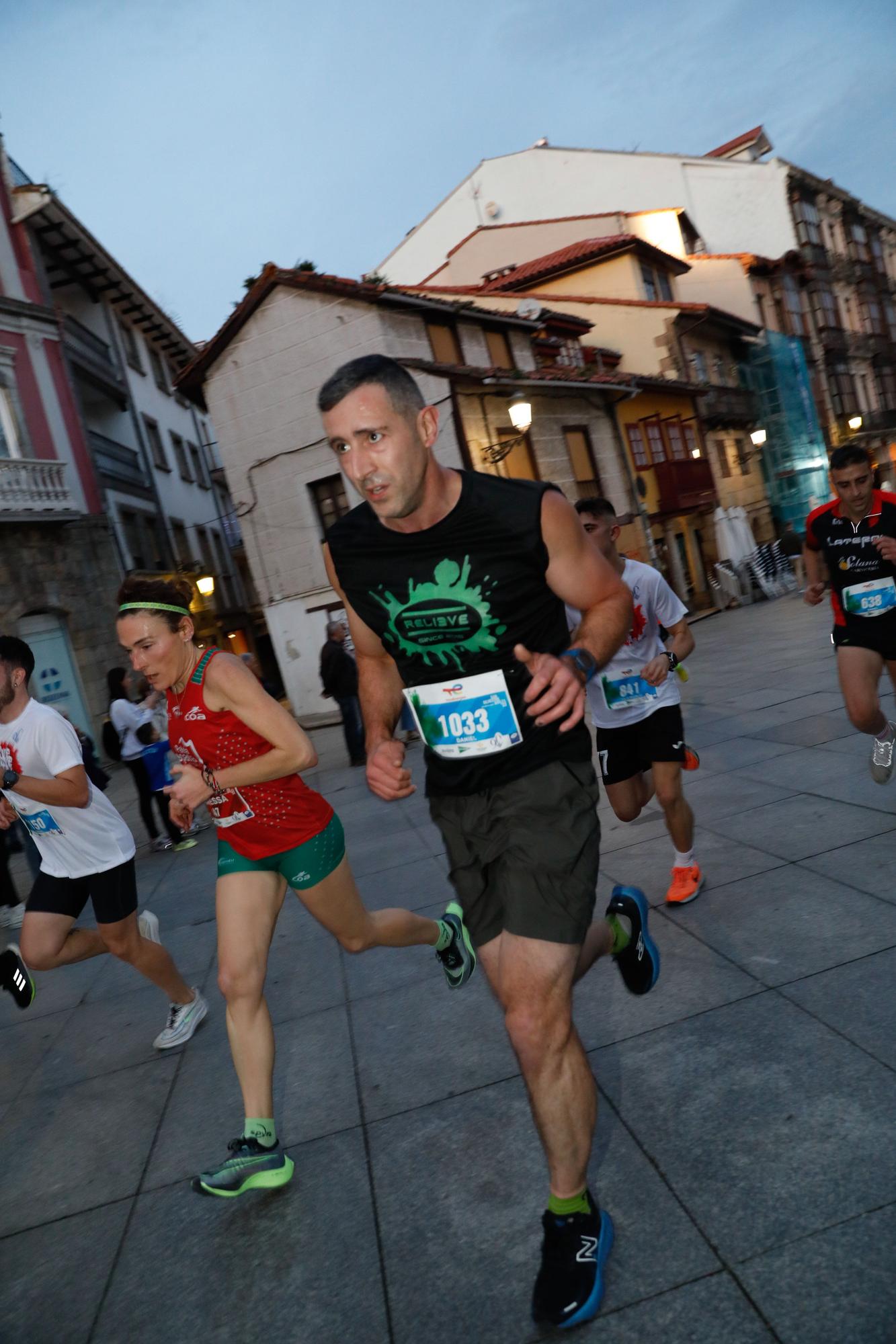 En imágenes: miles de avilesinos despiden el año corriendo la San Silvestre