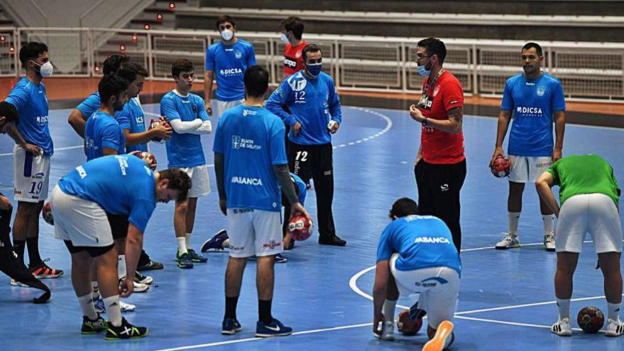 Los jugadores del Cisne en un entrenamiento. | // R.V.