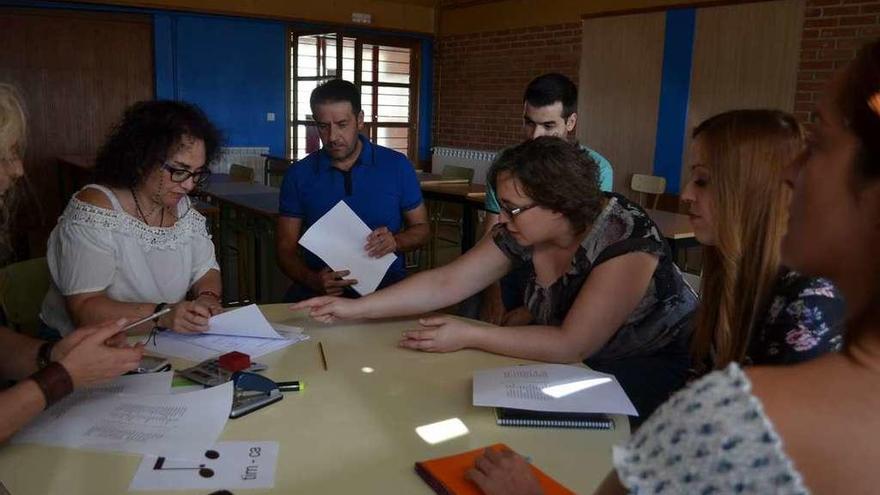 Profesores de la Escuela de Música preparando el inicio de curso.