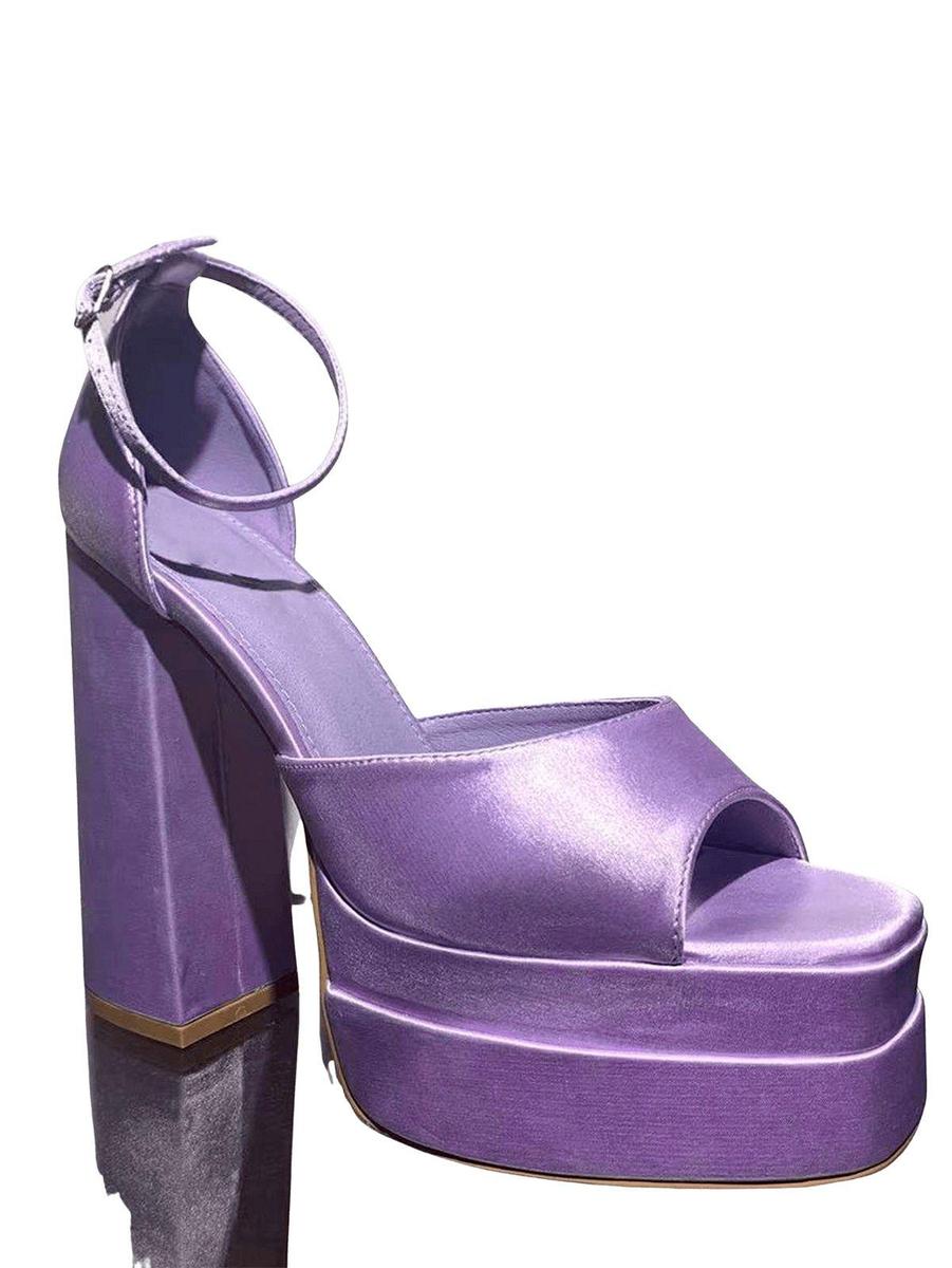 Sandalias moradas de Shein.