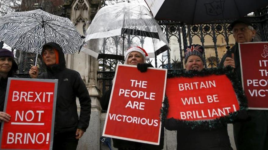 Partidaris del Brexit a l&#039;exterior del parlament britànic