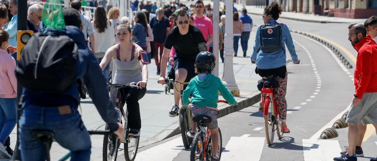 Gijón da un salto de 18 años para regular la movilidad en favor de peatones y bicis