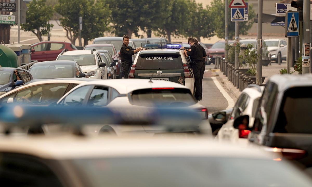 La Guardia Civil desaloja a los vecinos de Navas del Rey