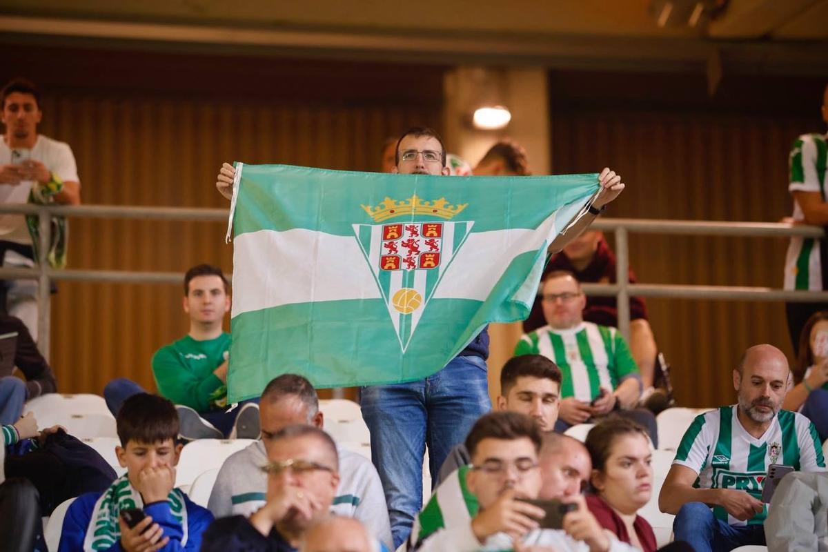 Córdoba CF-Cartagena | Las imágenes de la afición blanquiverde en El Arcángel
