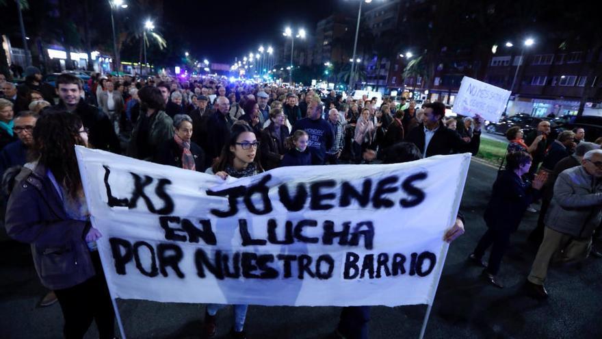 Cientos de vecinos protestan por el retraso del centro de salud de Malilla