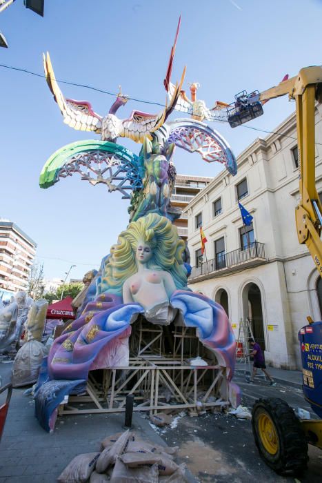 Alicante rezuma fiesta con el inicio de la plantà de las Hogueras