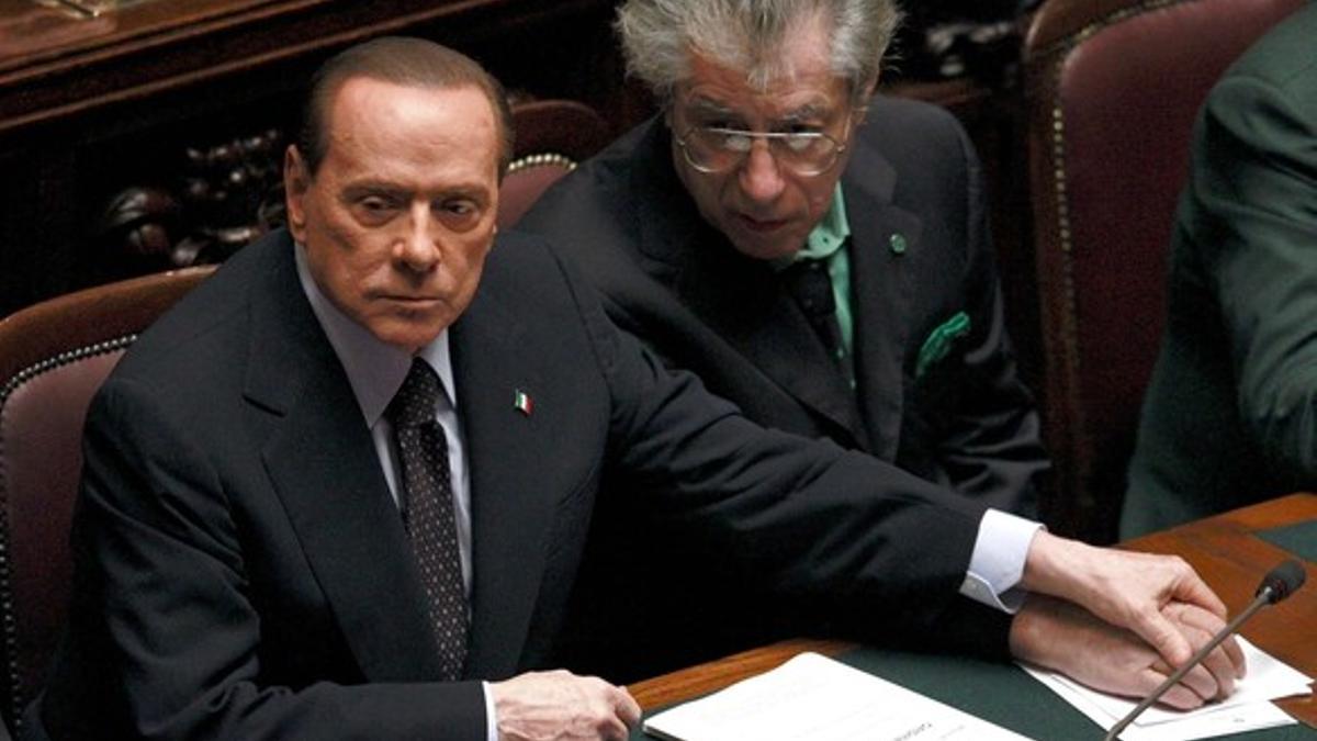 Umberto Bossi con Silvio Berlusconi, en el parlamento italiano, cuando eran socios de gobierno.