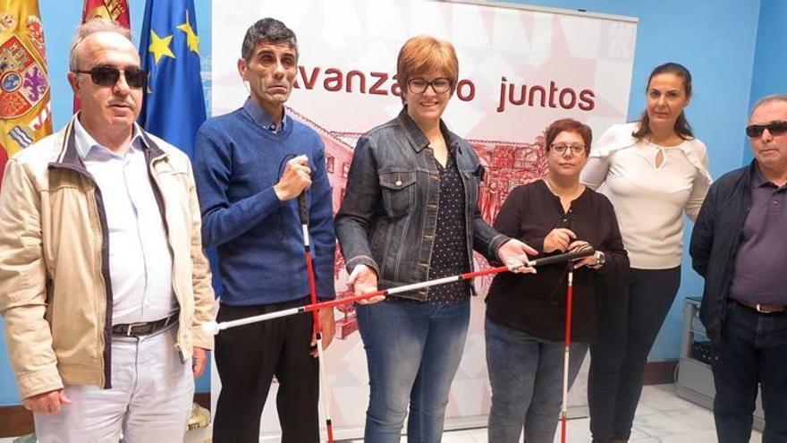 Miembros caravaqueños de la asociación Asocide, durante el acto de presentación de su campaña de actividades y de concienciación.