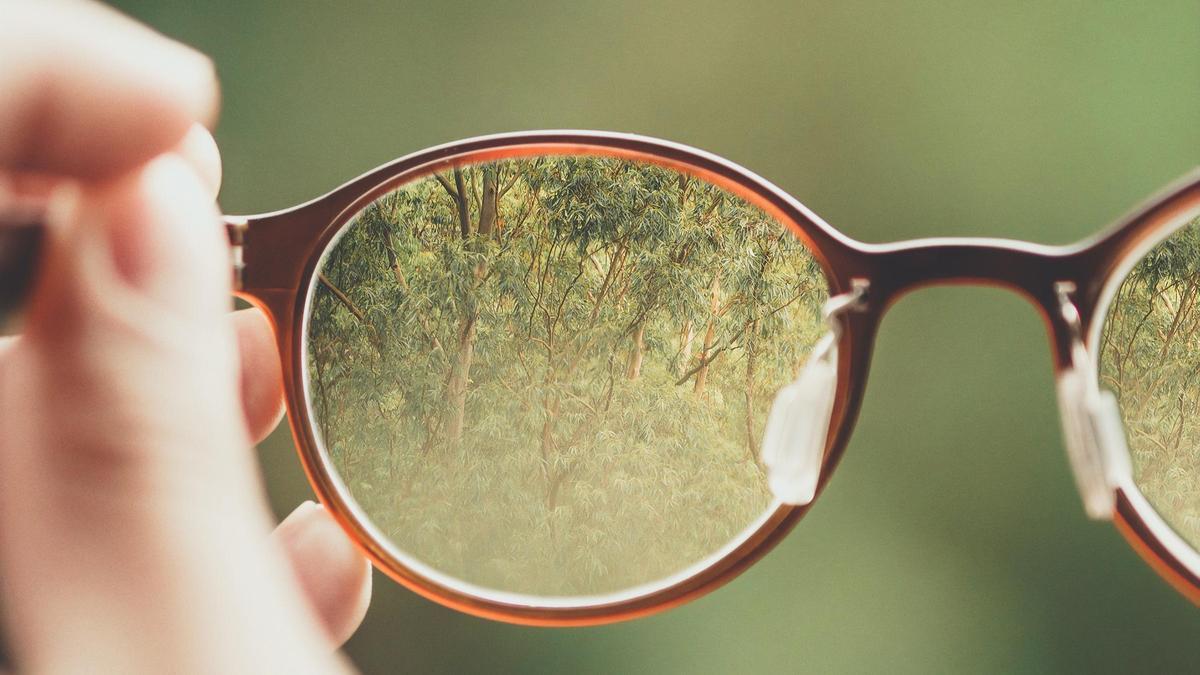 La operación de cristalino puedequitar las gafas de nuestra vida, en algunos casos
