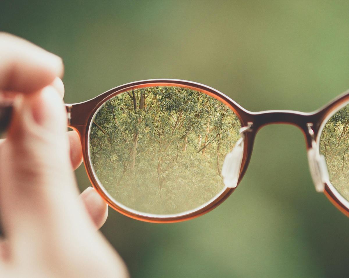 La operación de cristalino puedequitar las gafas de nuestra vida, en algunos casos