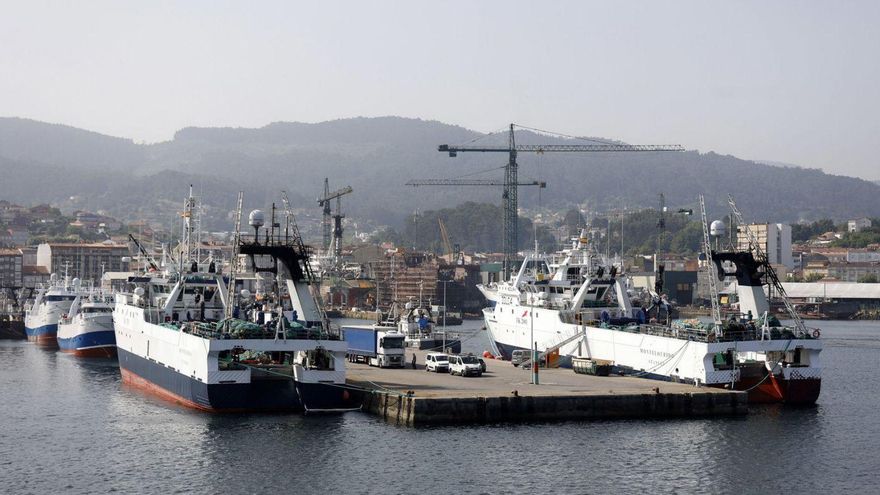 Buques pesqueros en el Puerto de Marín.