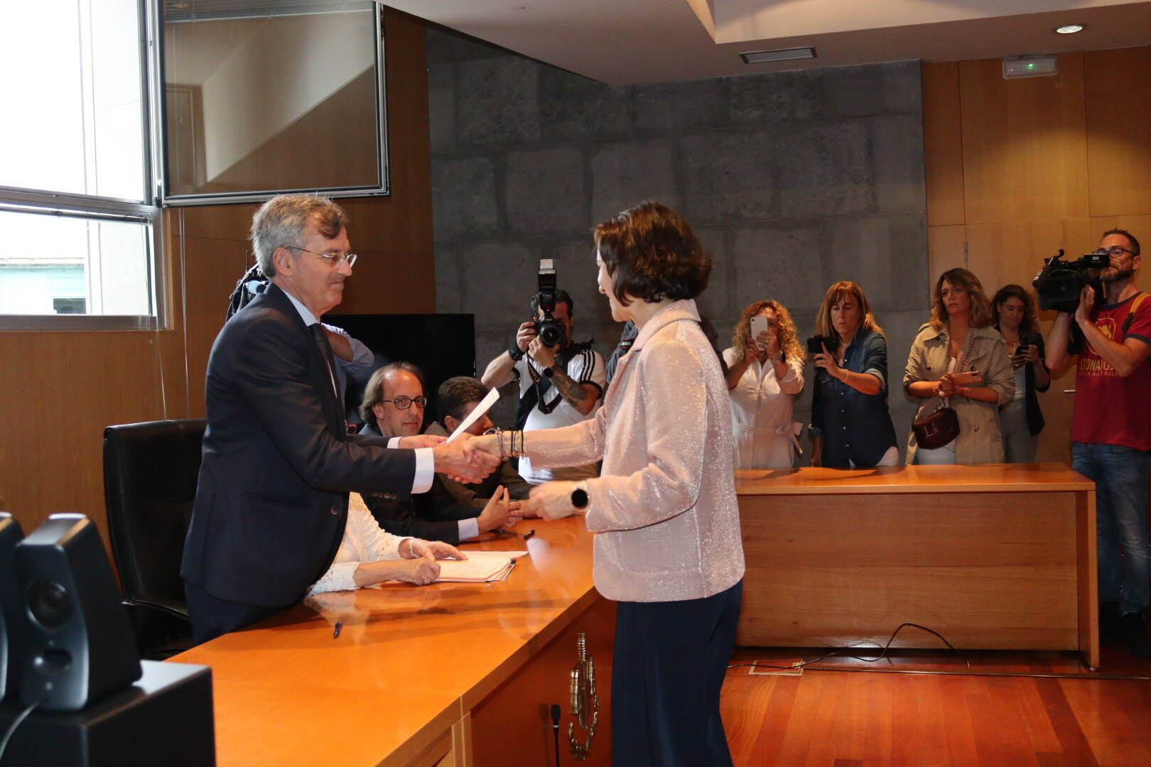 EN IMÁGENES: Así fue la recogida de las actas de los diputados asturianos ante la Junta Electoral Provincial