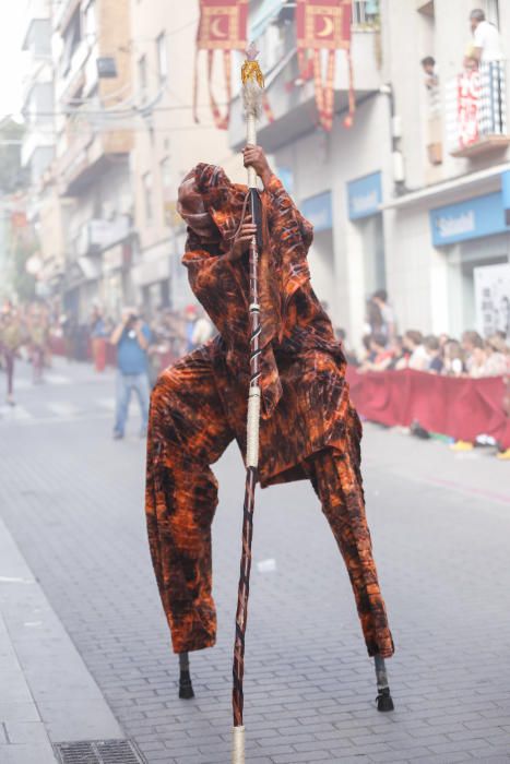 El bando de la media luna ofreció un majestuoso espectáculo en el segundo gran desfile de los Moros y Cristianos de la ciudad