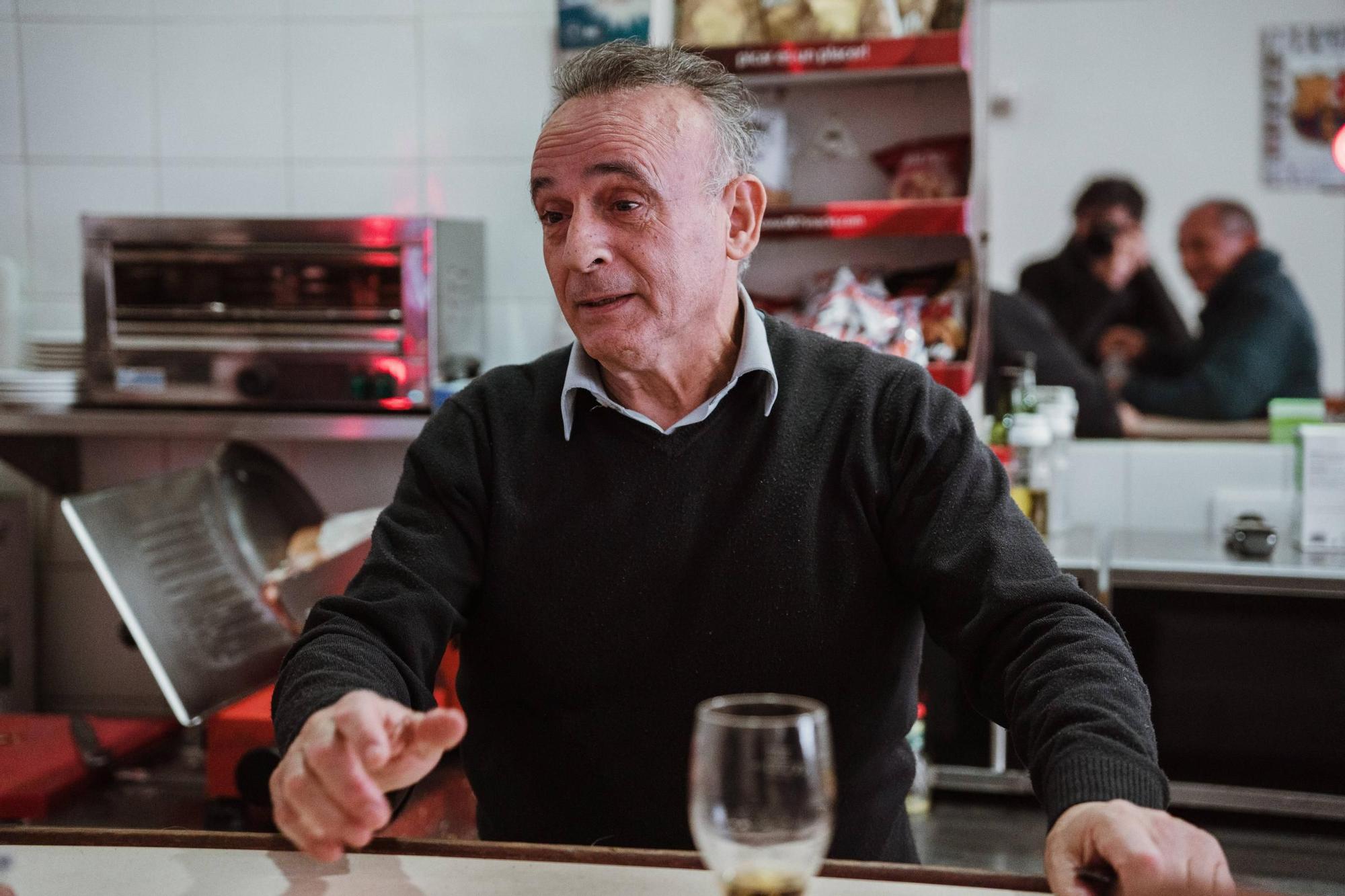 FOTOS | Se traspasa el Bar Junior de Santa Catalina de  Palma, el último refugio de la clientela local