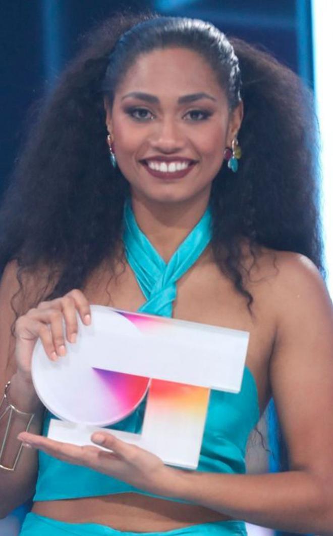 Nia, ganadora de OT, deslumbra en su debut en Latinoamérica