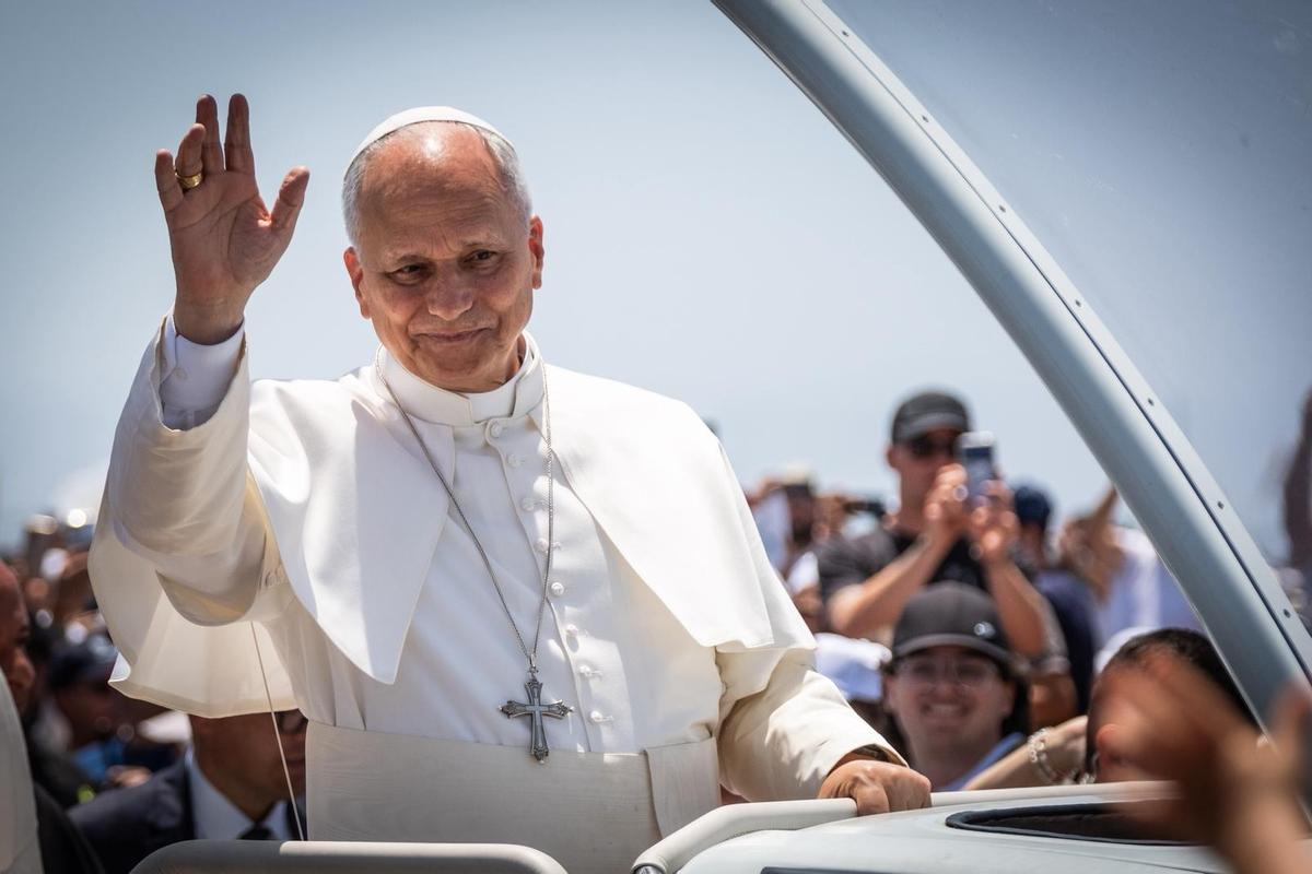 El papa León XIV recorre Santa Cruz de Tenerife saludando a sus fieles