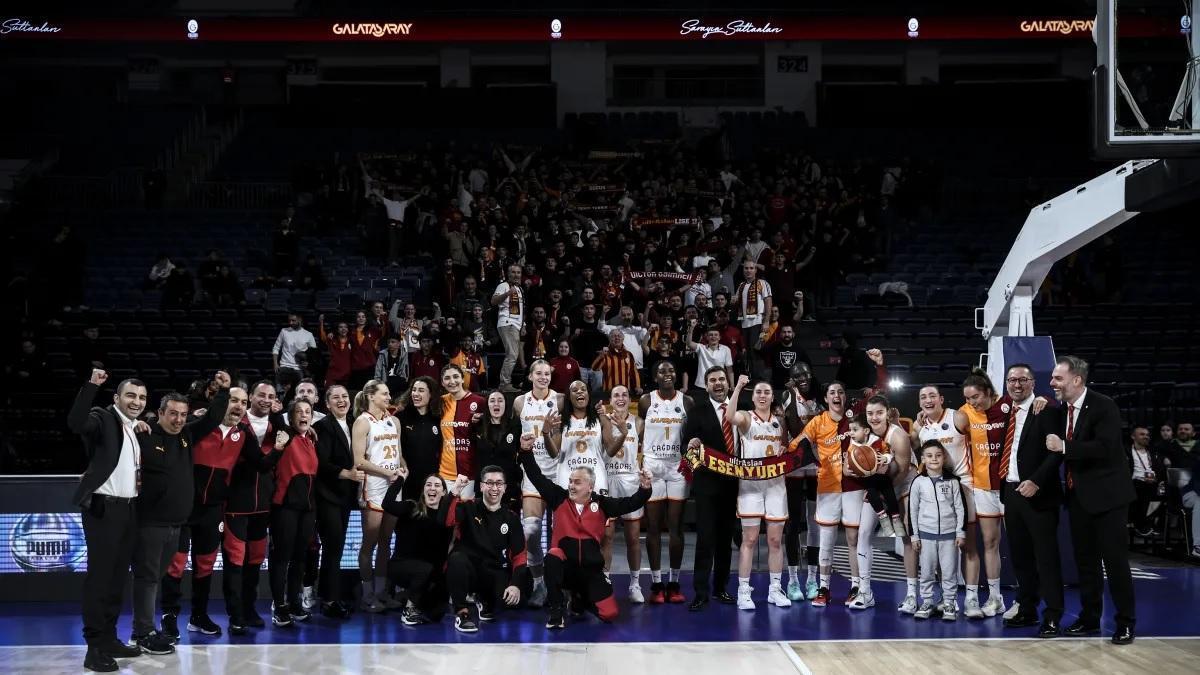 El Galatasaray celebra su pase a las semifinales de la Euroliga.