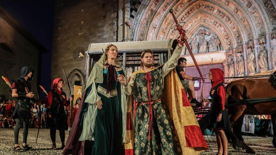 Terra de Trobadors arrenca amb un sopar medieval i un espectacle de foc