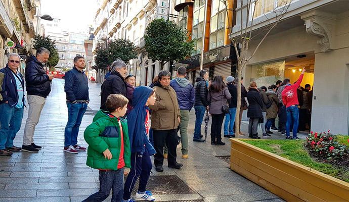 Cientos de ciudadanos participan a lo largo del día en la jornada de puertas abiertas