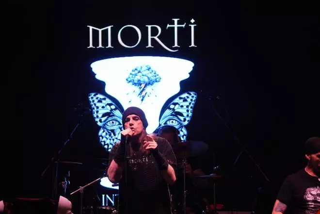 Morti deleita a sus seguidores en la Sala Impala
