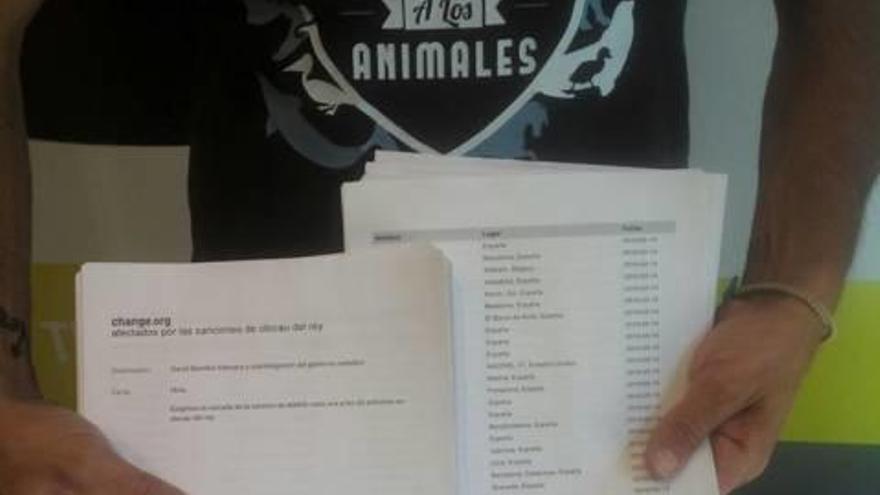 Los animalistas piden anular las sanciones a  los 35 activistas de Olocau