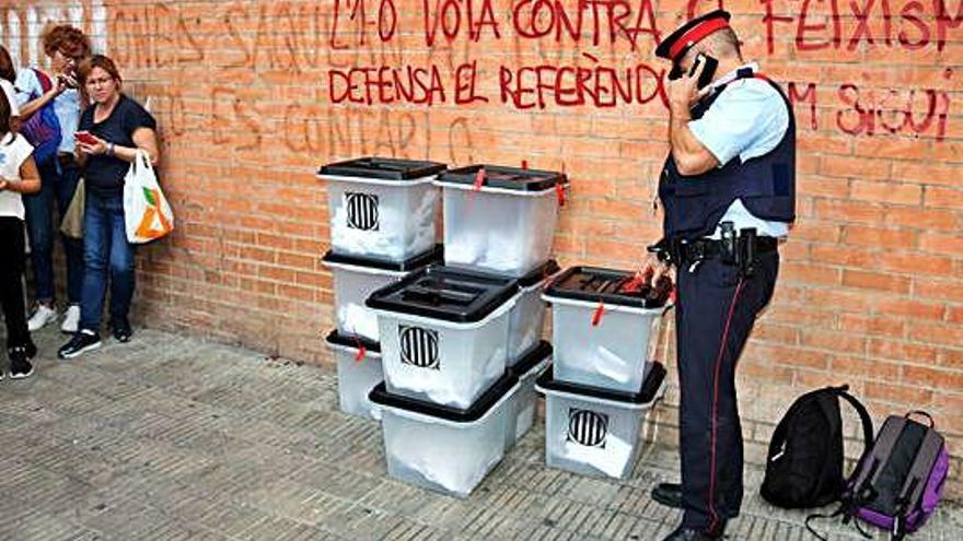 Imatge de requisa d&#039;urnes a Barcelona.