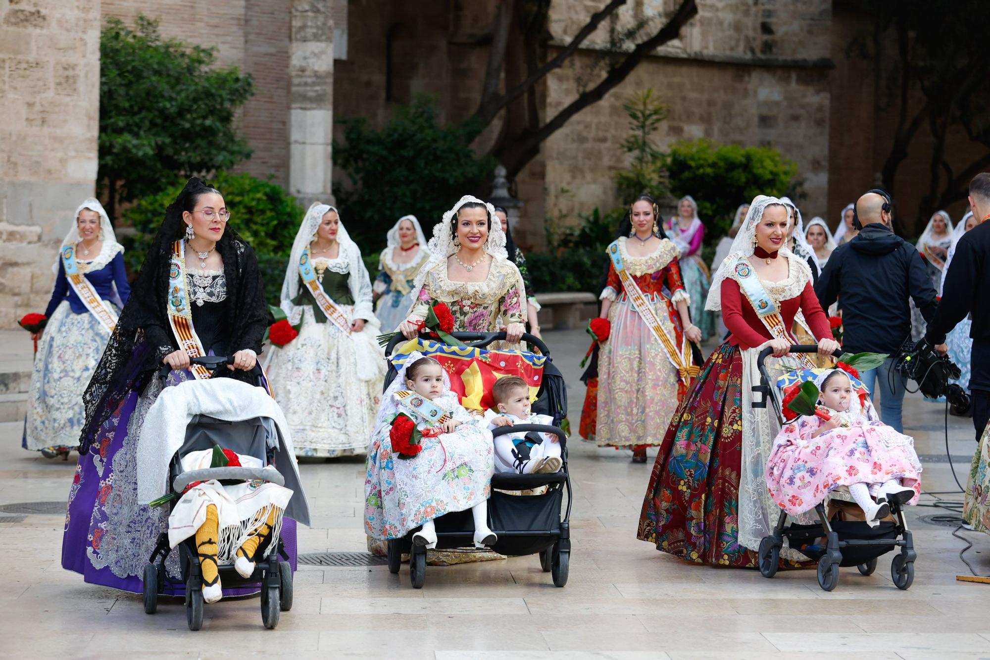 Búscate en el primer día de la Ofrenda en la calle San Vicente entre las 17:00 y las 18:00