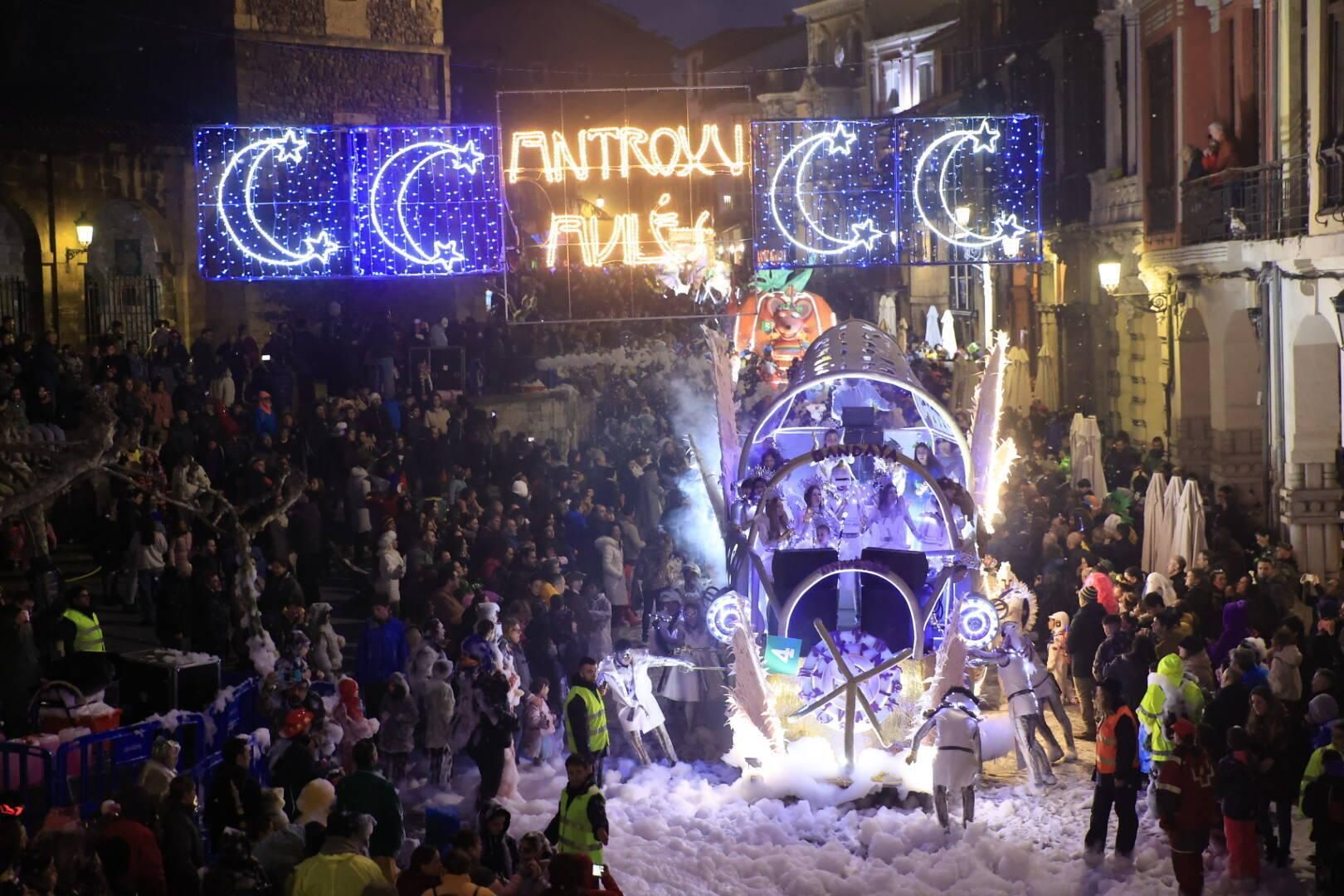 EN IMÁGENES: Así fue el espectacular 37.º Descenso de Galiana en el Antroxu de Avilés