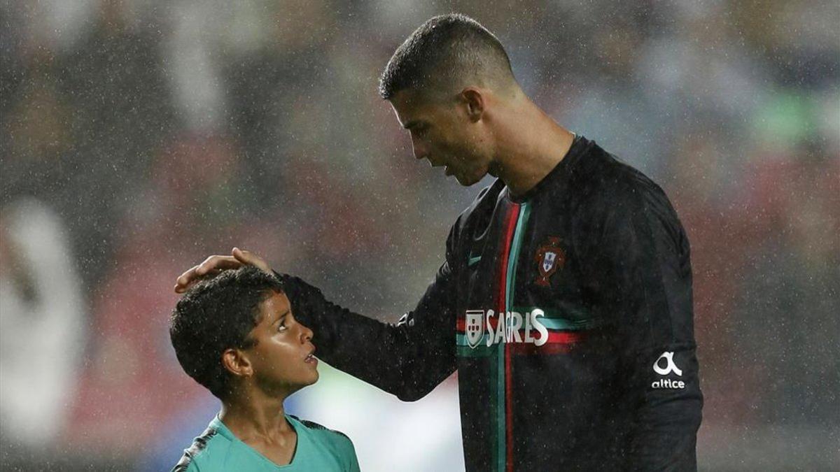 Cristiano Ronaldo y su hijo estuvieron en su último campus