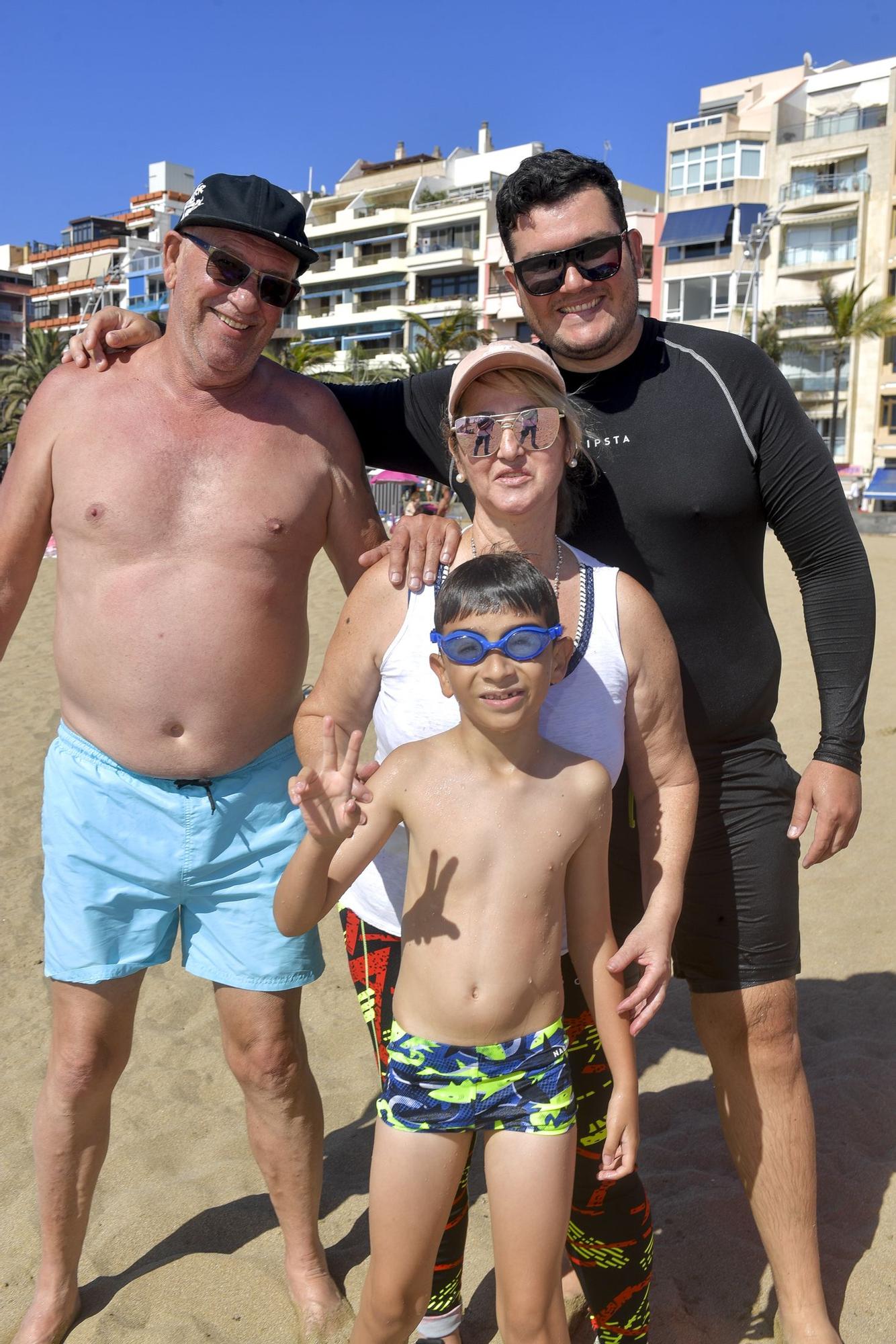 Tarde de la víspera de San Juan en la playa de Las Canteras