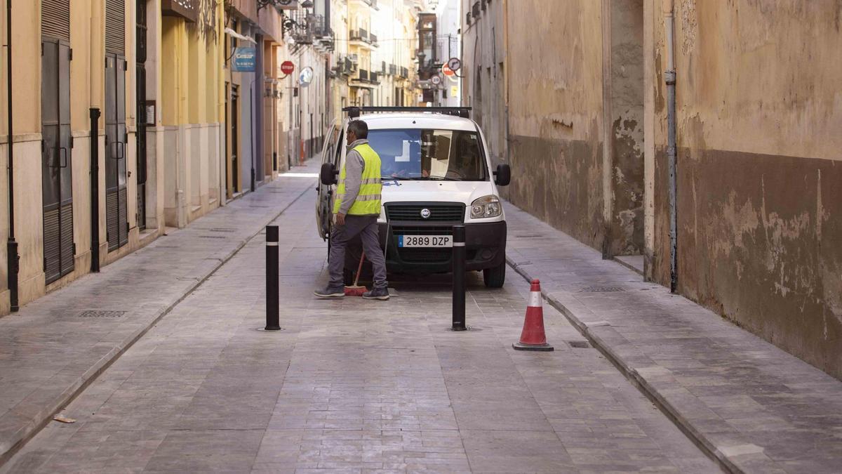 Bolardos para la peatonalización de la calle Montcada de Xàtiva