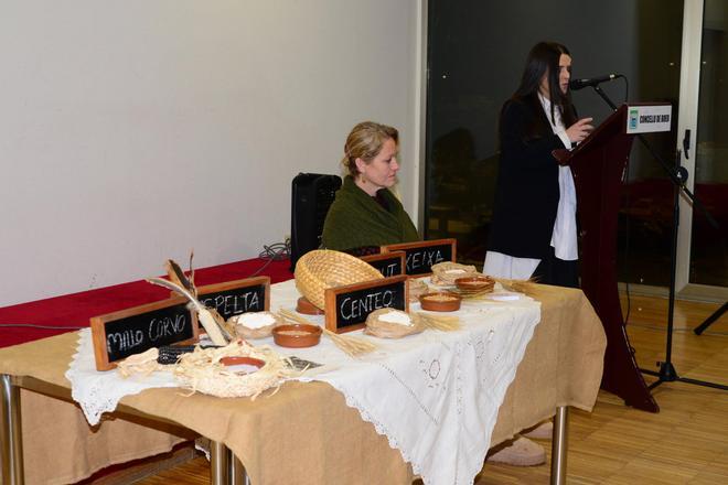 Homenaje Bueuesa Senlleira de Golfiños por el 8-M