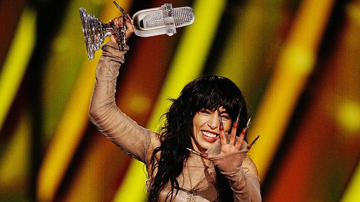 Loreen amb el micròfon de cristall del Festival d'Eurovisió 2023