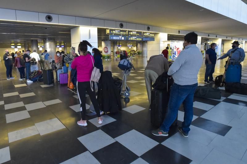 Salidas y llegadas desde el aeropuerto al comienzo de Semana Santa