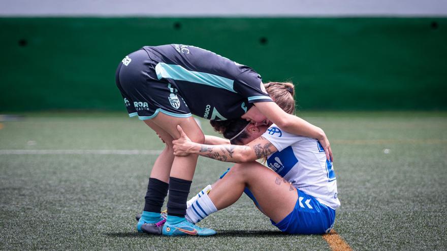 Lágrimas en el filial de la UD Tenerife tras la eliminatoria de ascenso a Primera