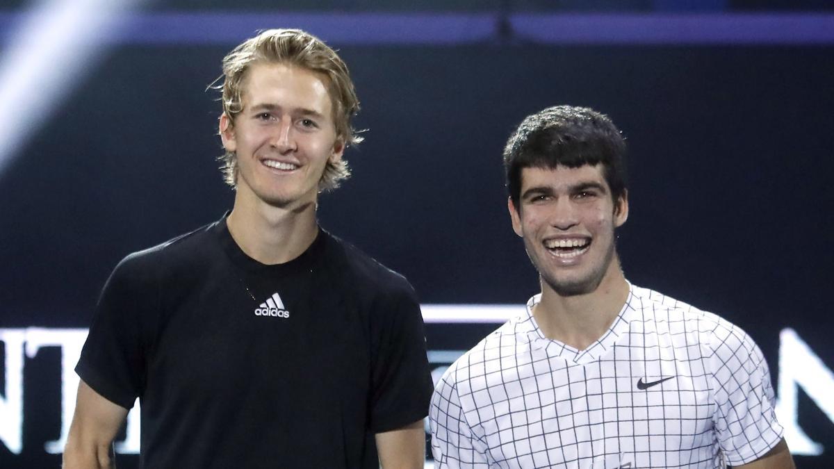 Carlos Alcaraz y Korda tras las finales de jóvenes promesas de la ATP, donde ganó el murciano