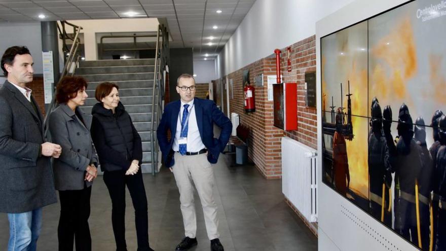 Por la izquierda, Jorge González-Palacios, Nuria Bravo, Carmen Moriyón y Julián Camus, en la visita de ayer. | Marcos León