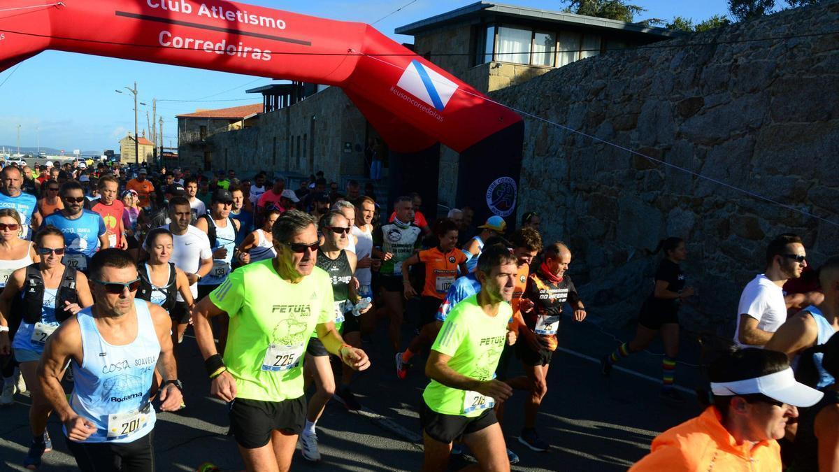 La salida de la carrera del año pasado desde Aldán.