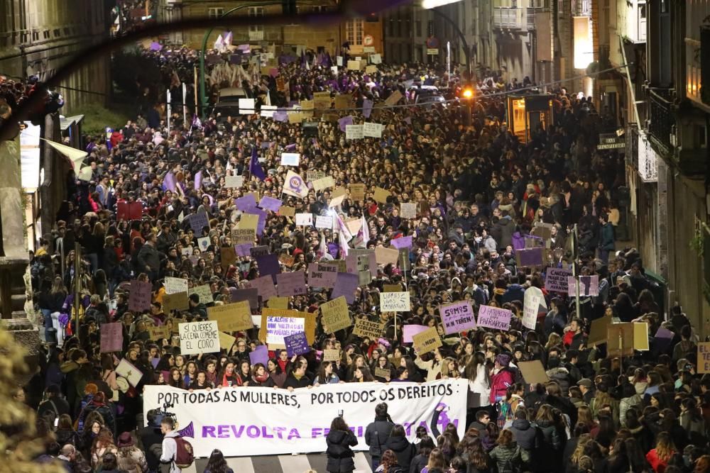 Las imágenes de la jornada de lucha feminista en Santiago