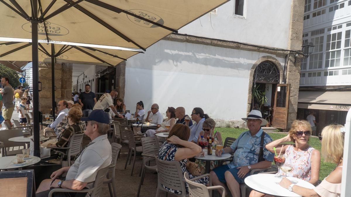 Terraza de un establecimiento de hostelería en el centro de A Coruña.
