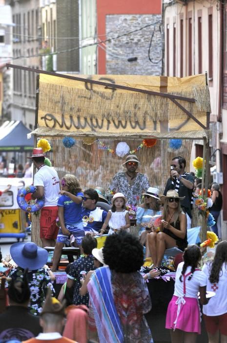 Desfile de carrozas en las fiestas del Cristo de Turón