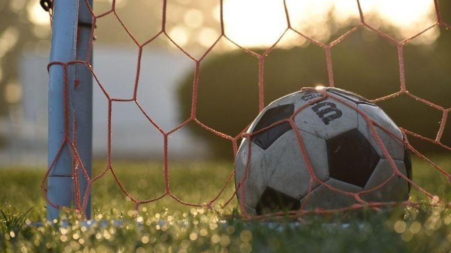 CHA pide un acuerdo a Zaragoza FCC-Federación para que las niñas puedan jugar a fútbol