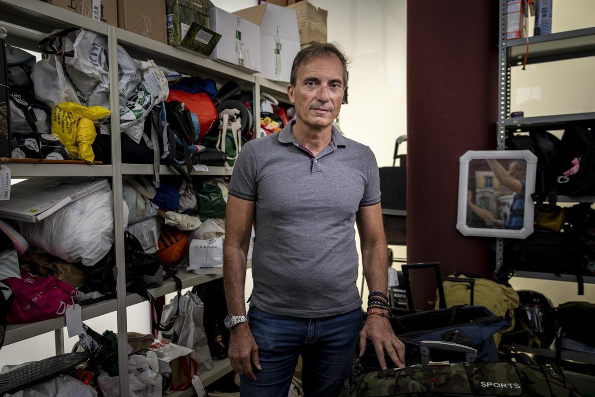 José Manuel Sanz, responsable de la oficina de Objetos Perdidos de Zaragoza.
