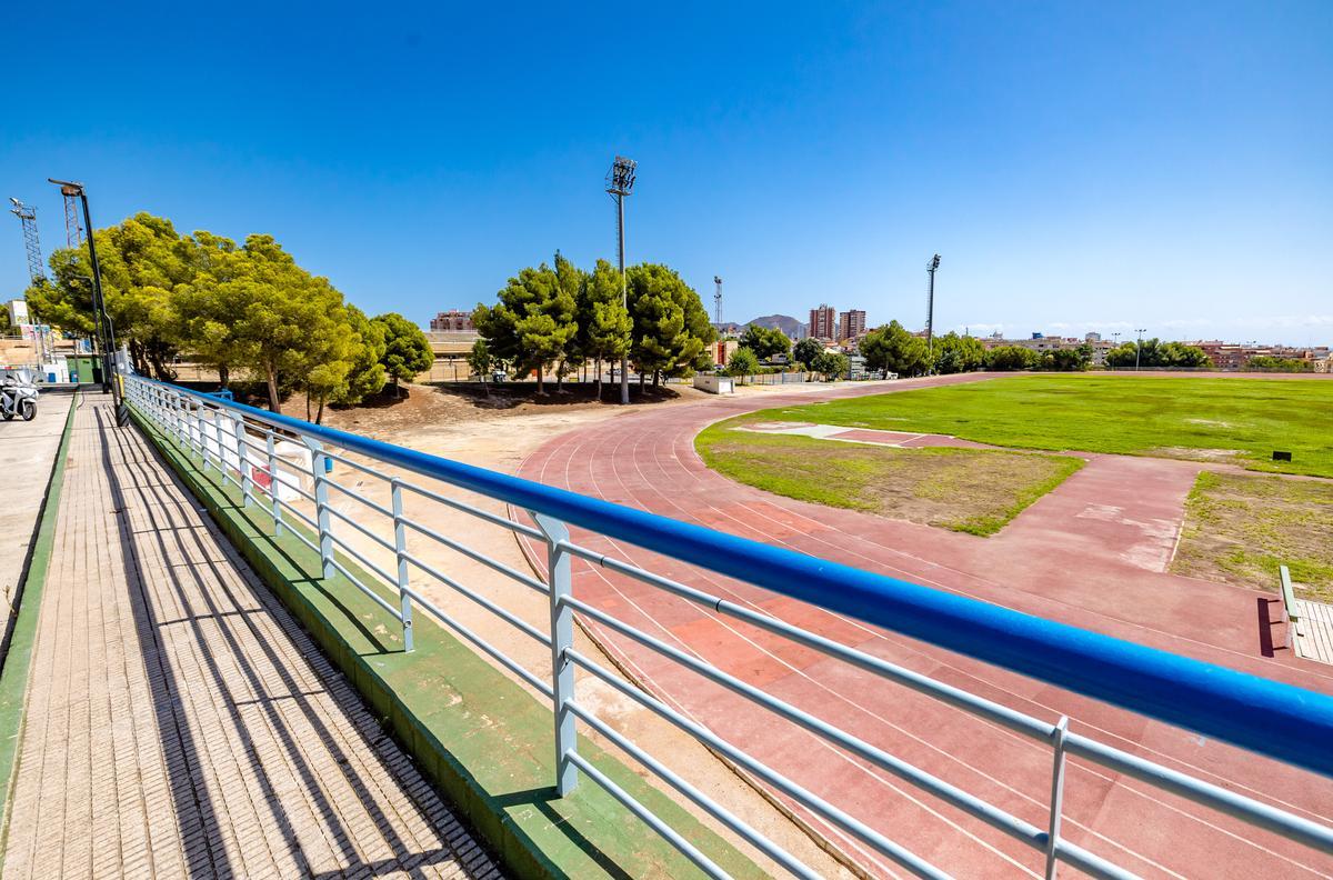 Otra imagen de la pista de atletismo de Foietes, que desaparecerá con el nuevo proyecto.