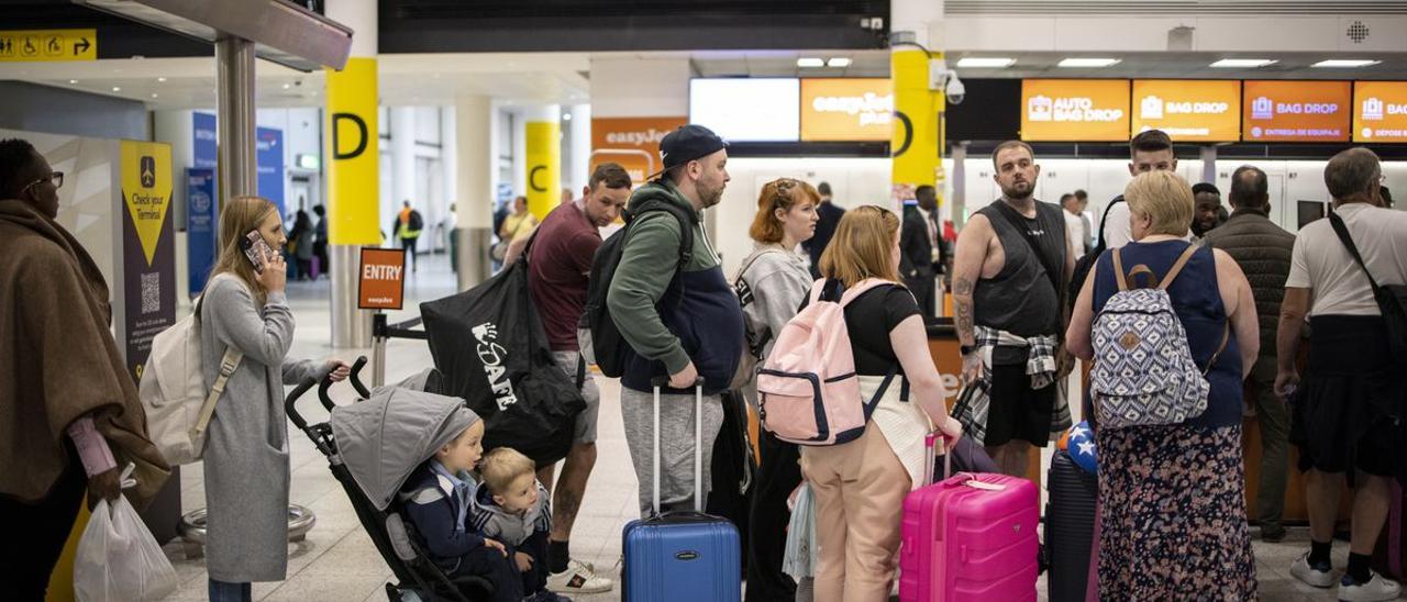 La falta de personal amenaza con un verano de caos en los aeropuertos de Europa.