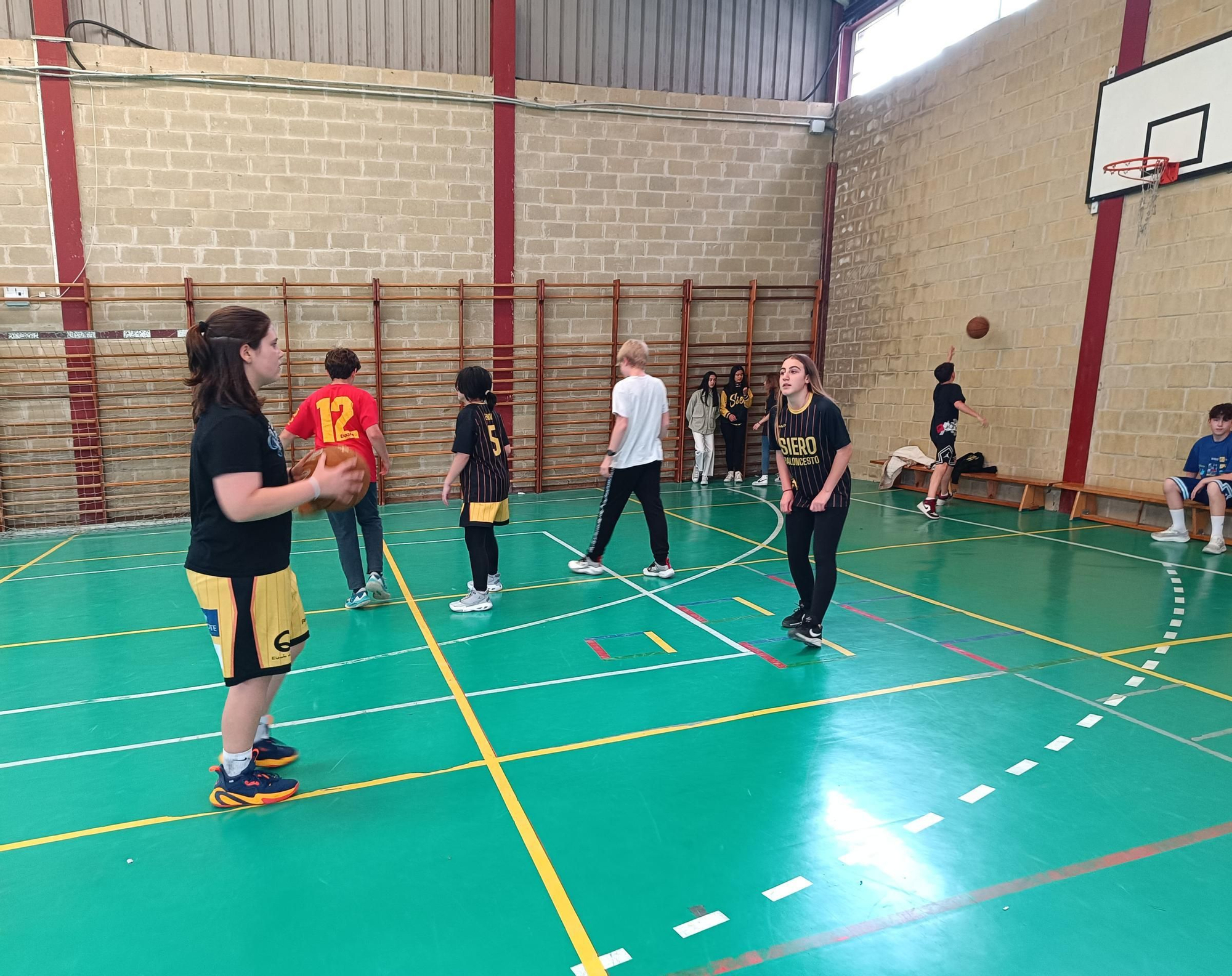 El Siero Baloncesto celebra el final de la temporada