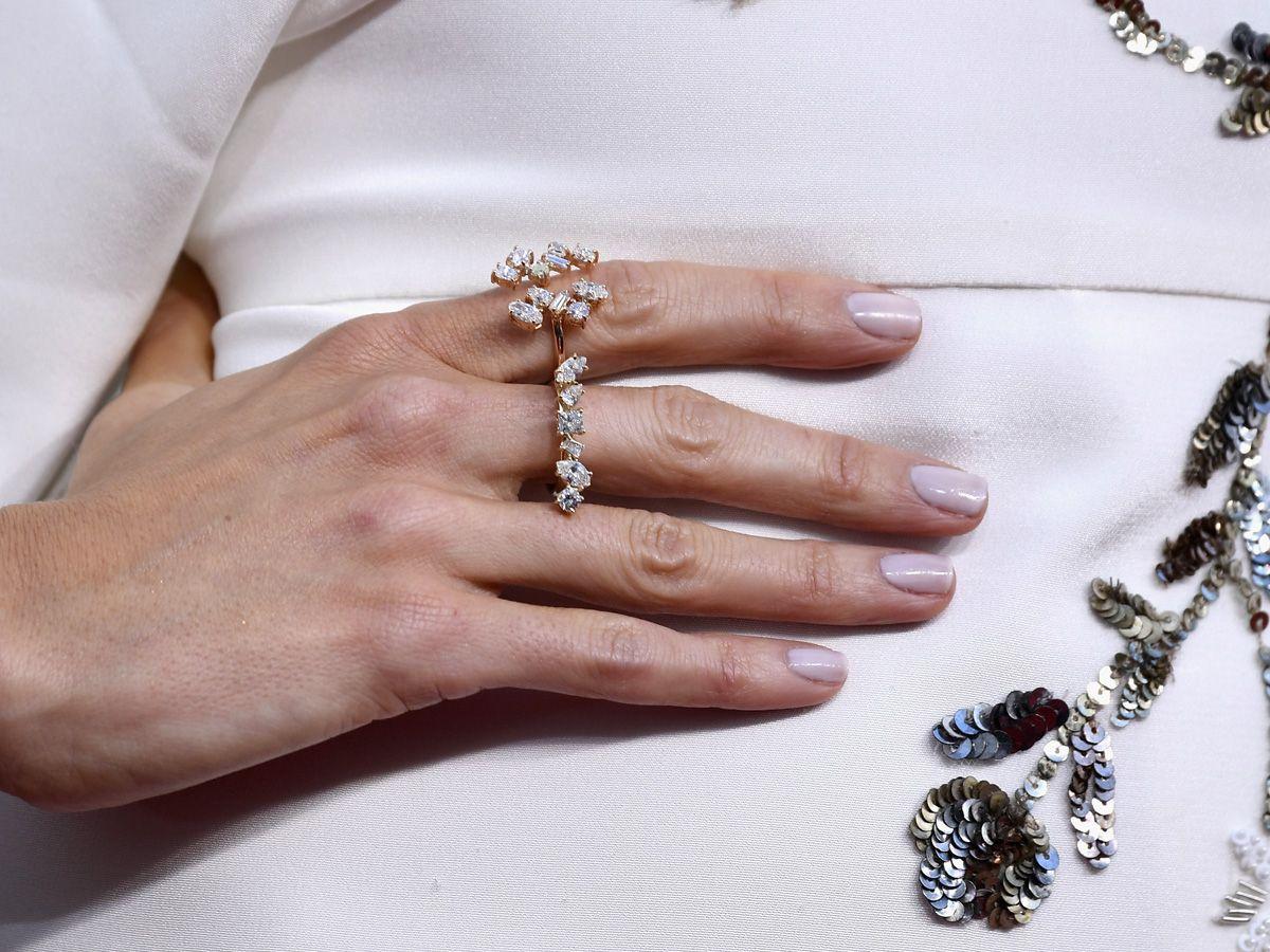 Las joyas de los Globos de Oro 2017: anillos de Louise Roe